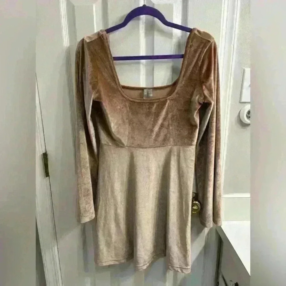 ASOS Light Brown/Champagne Velvet Fit & Flare Bell Sleeve Dress Size 6